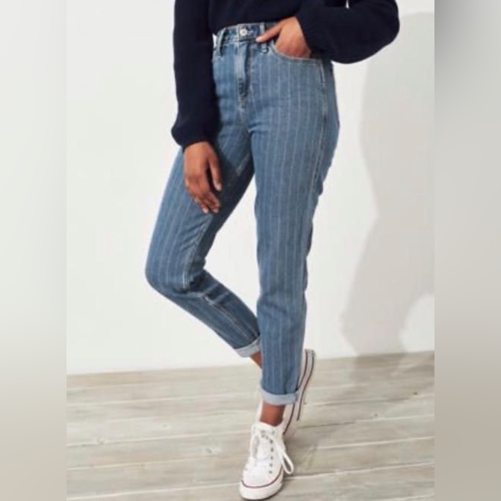 Hollister ultra high-rise mom jeans sz 27/5R